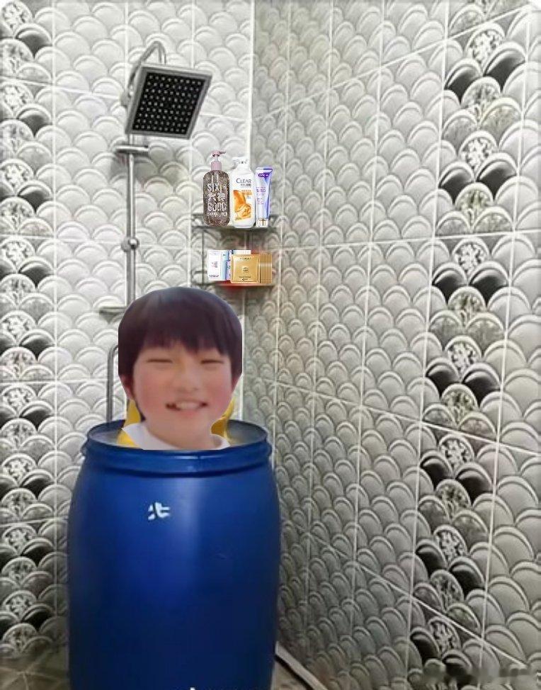 浸泡在十公升的瓶里。 