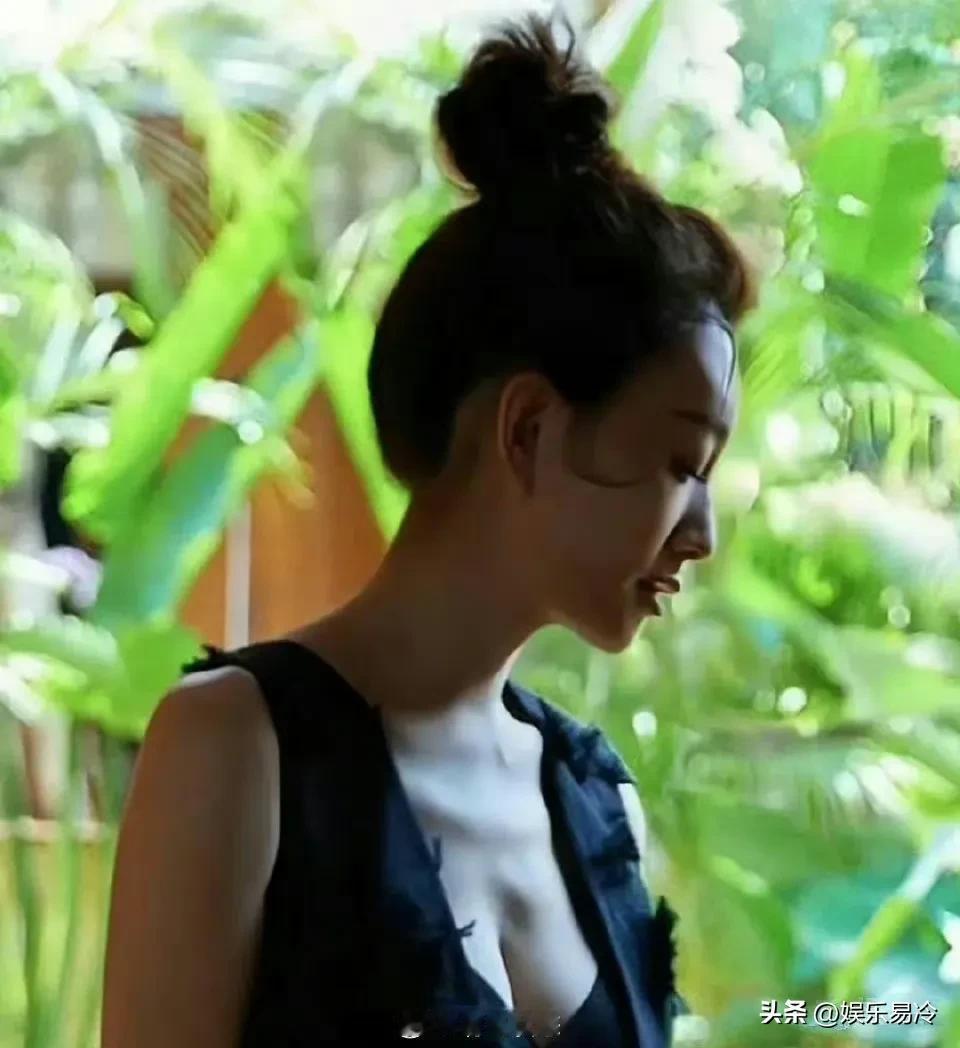 李小冉很奇怪，又瘦身材又好，等她胖了的时候还是感觉身材很好，她是怎么做到这点的？