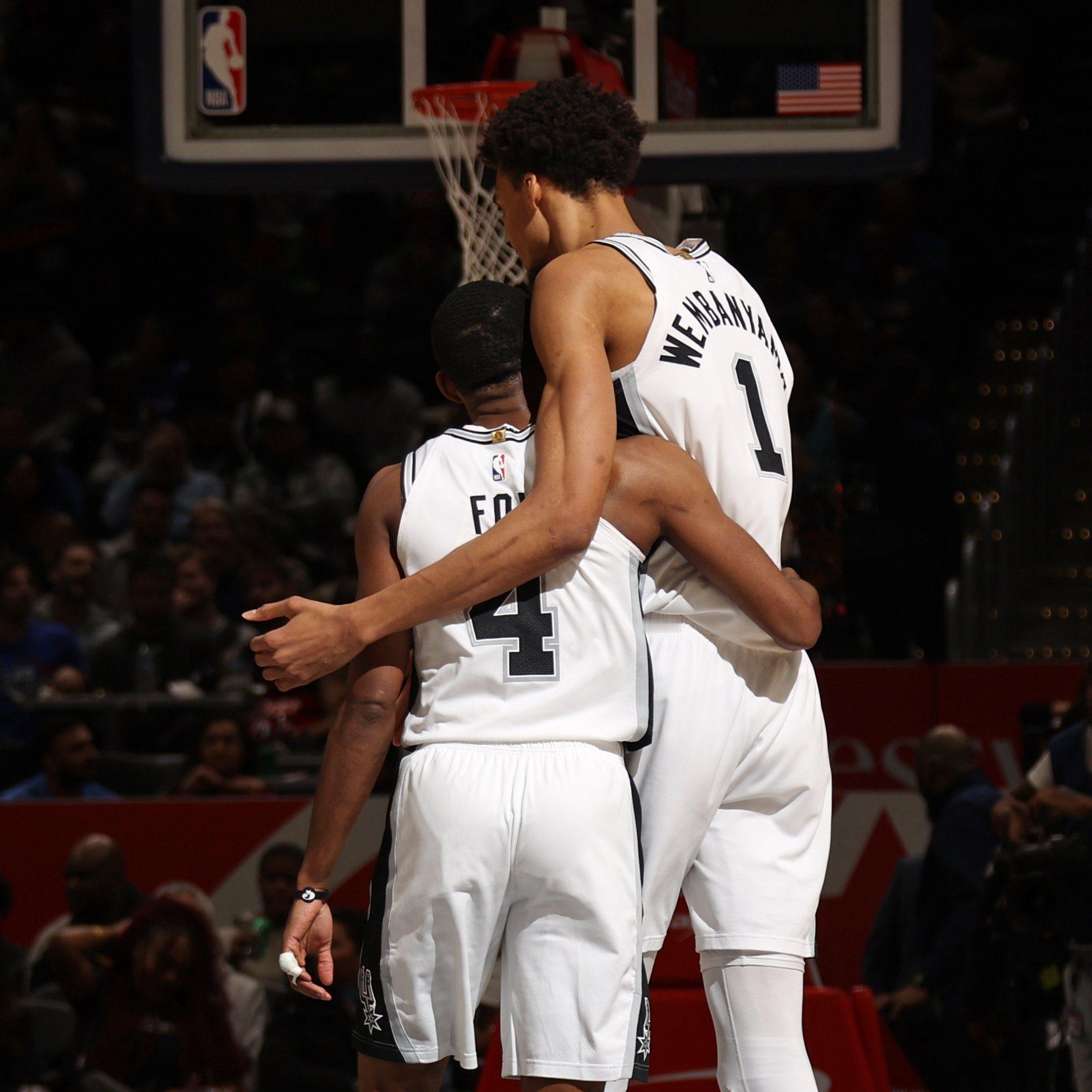 🤔美媒晒马刺新赛季主要轮换阵容并附文：季后赛席位今日，美媒NBA Retwee