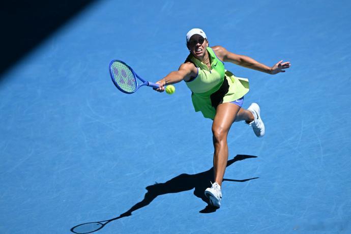 佩古拉晋级澳网8强澳网2026 女单第四轮，6号种子佩古拉以6-3/6-4淘汰卫