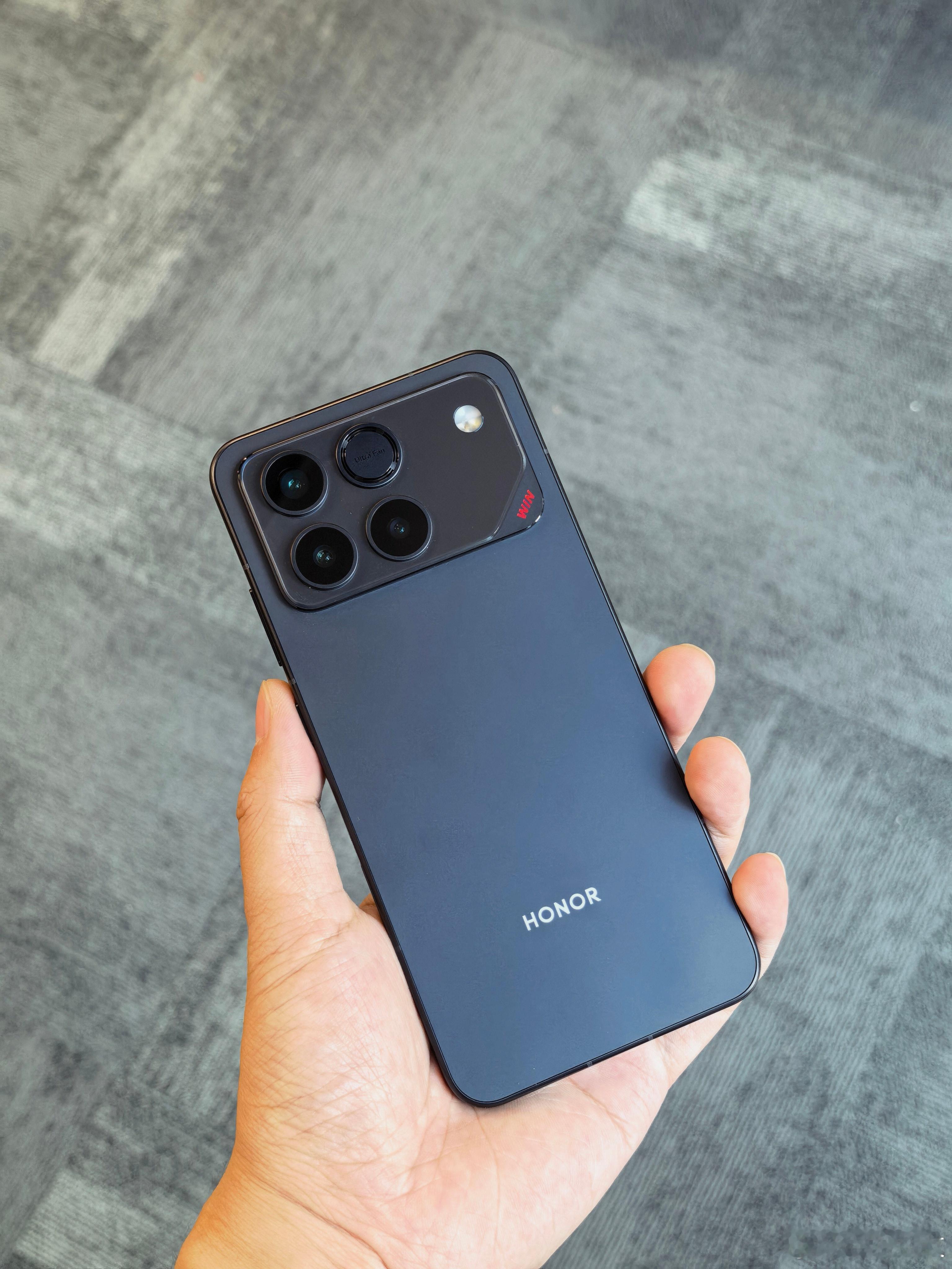 今年的游戏手机市场份额，必然会有荣耀WIN一份！25000转/分钟的东风涡轮散热