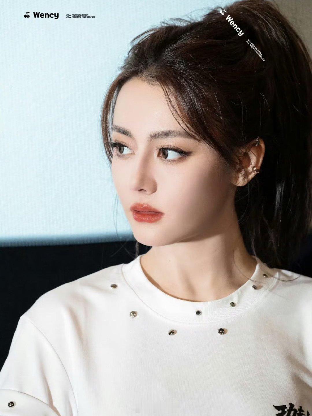 迪丽热巴周星驰刘嘉玲同框照迪丽热巴功夫女足香港路演照啊啊啊啊，这是怎样的名场面啊