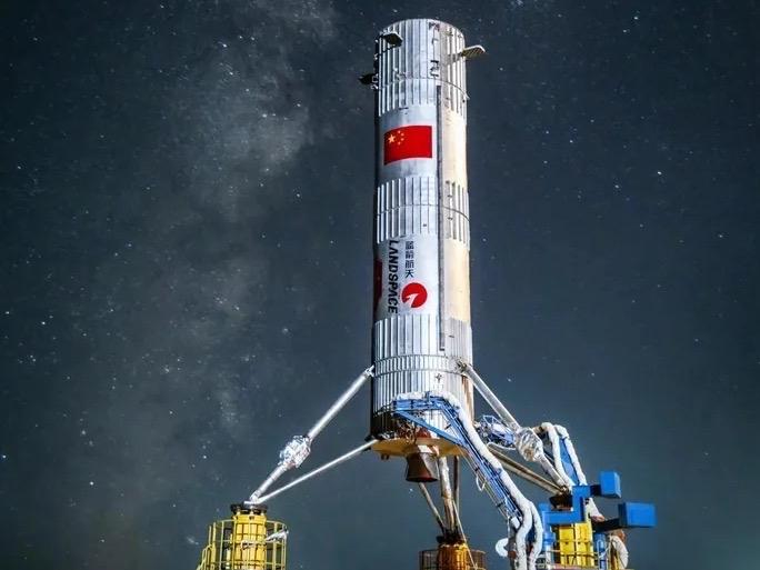 2025年12月3日，蓝箭航天自主研发的朱雀三号可重复使用液氧甲烷运载火箭在酒泉