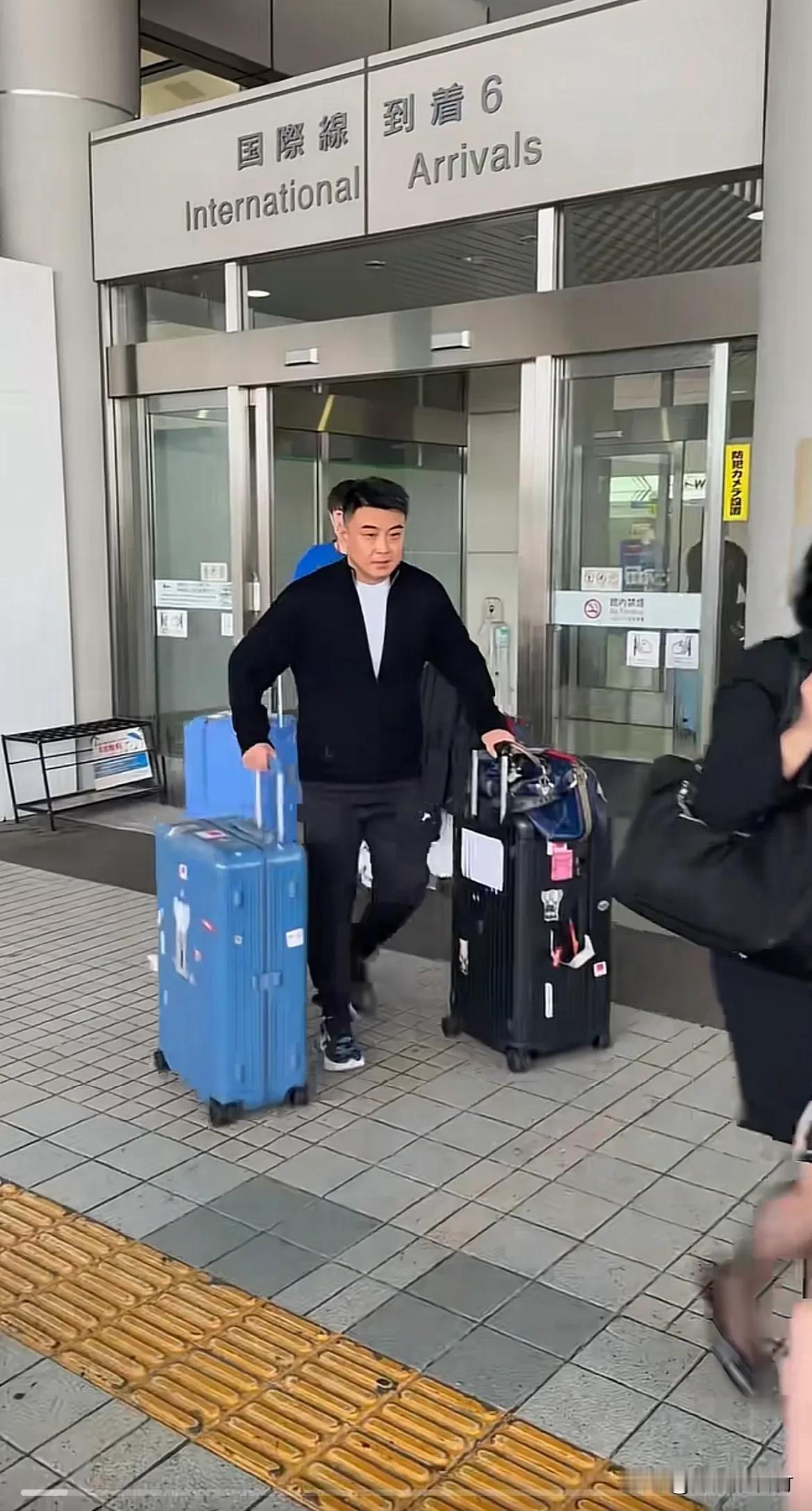 国乒到达日本福冈。
日本福冈总决赛。1/8决赛。
预测
1、王楚钦对阵卡尔伯格。