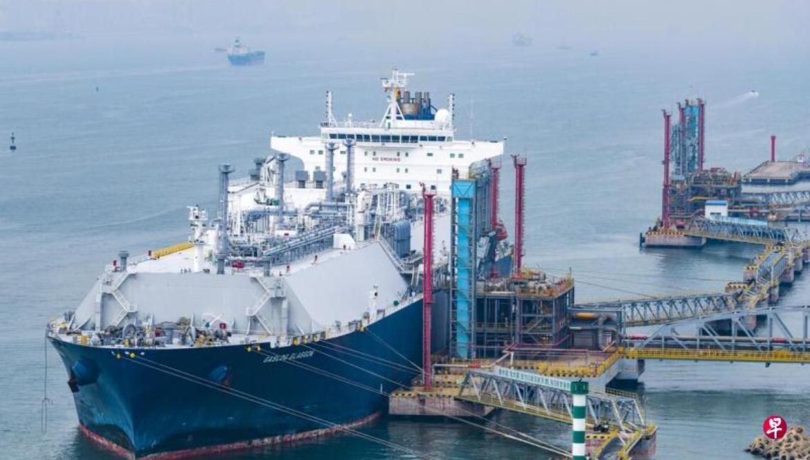 俄罗斯企业大幅折扣向中国出售受制裁液化天然气。
据《联合早报》报道俄罗斯液化天然