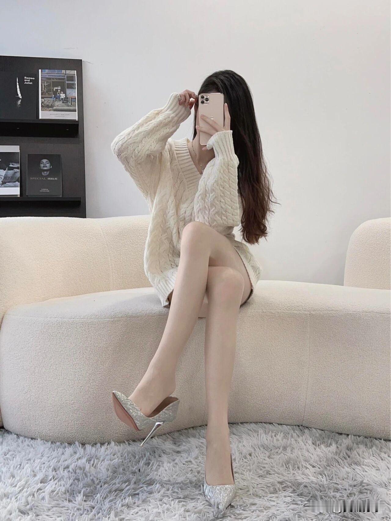 白丝肉丝大长腿纯欲白丝[话题]