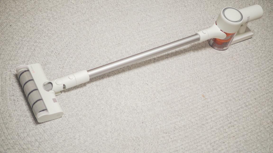 相信很多家庭已经准备开始春季大扫除了，这里来分享一下我的打扫神器——小米吸尘器2