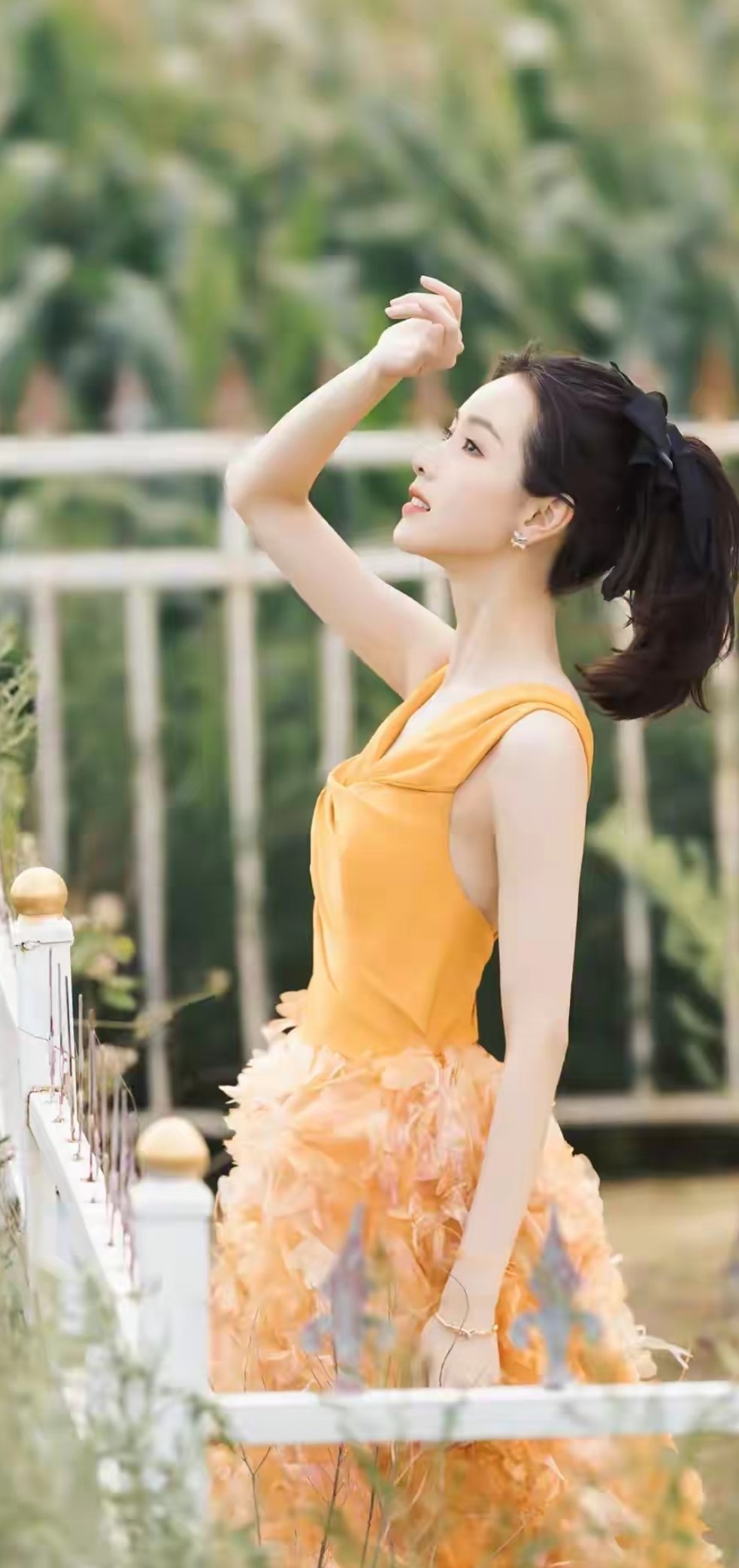 陈都灵这多巴胺穿搭太明媚了～ 