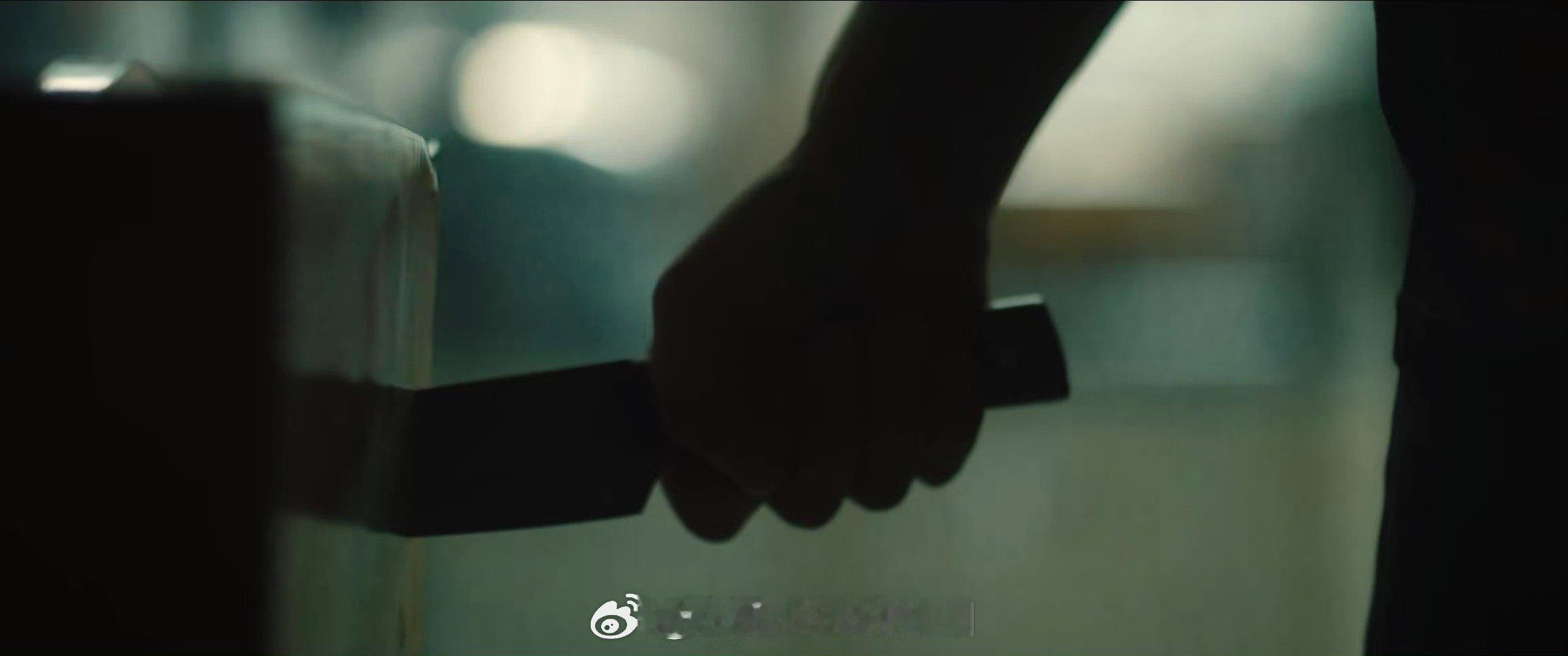 除恶王骁演活了绝望父亲 程恳是个会计，打两份工给女儿治病。收入微薄，面相憨厚，走