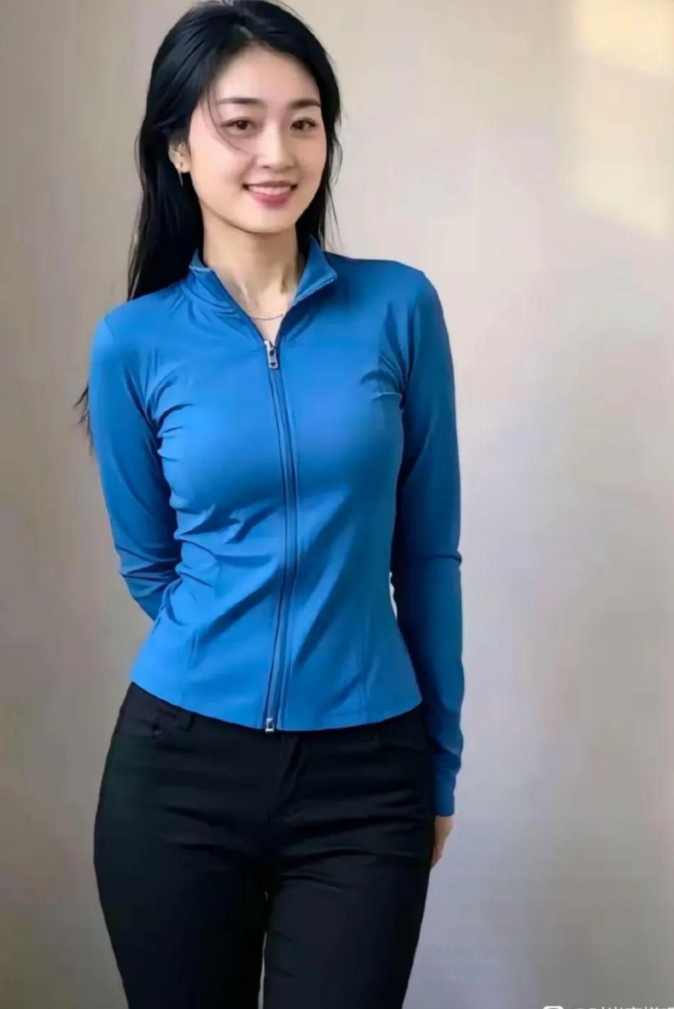 真正有气质的人，简单的衣服也能穿出质感。简约接地气，耐看又高级，这样的时尚，才是