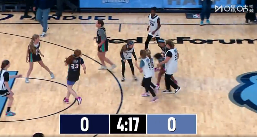nba的中场加赛，给小朋友们打的。没看过这种操作的朋友们最好先适应一下~~新赛季