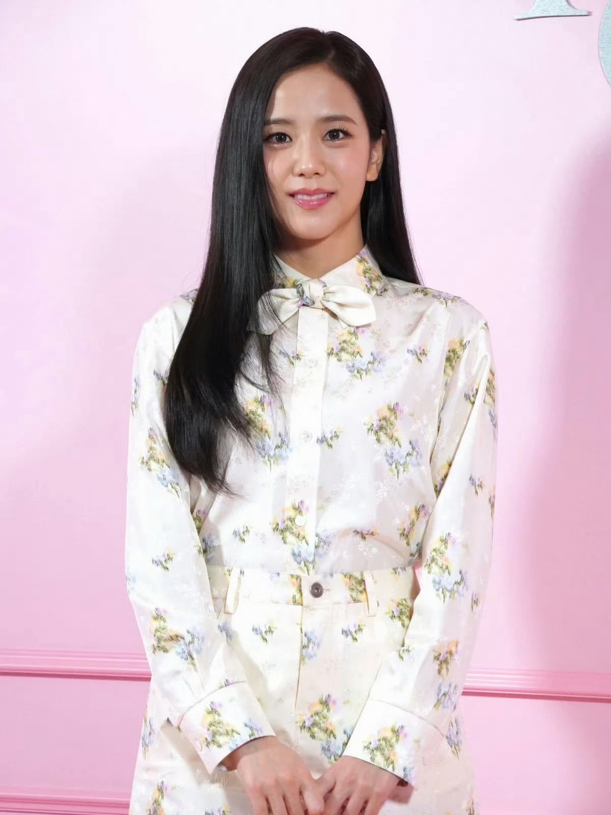 金智秀和Lisa粉丝交流到现在谁win了？ 