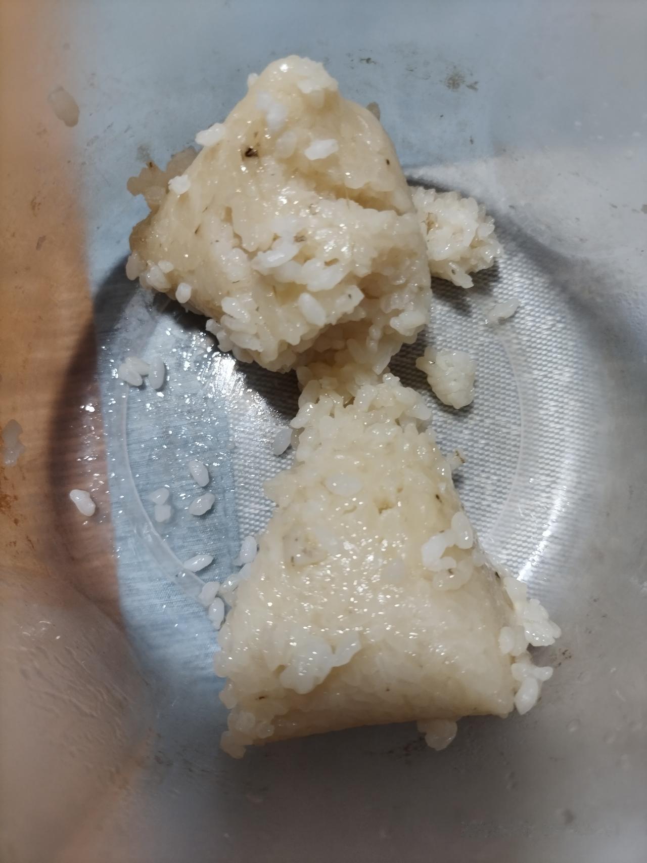 今天是一年一度的端午节，端午节吃粽子，家家户户都要吃粽子。

我刚刚吃好了早饭: