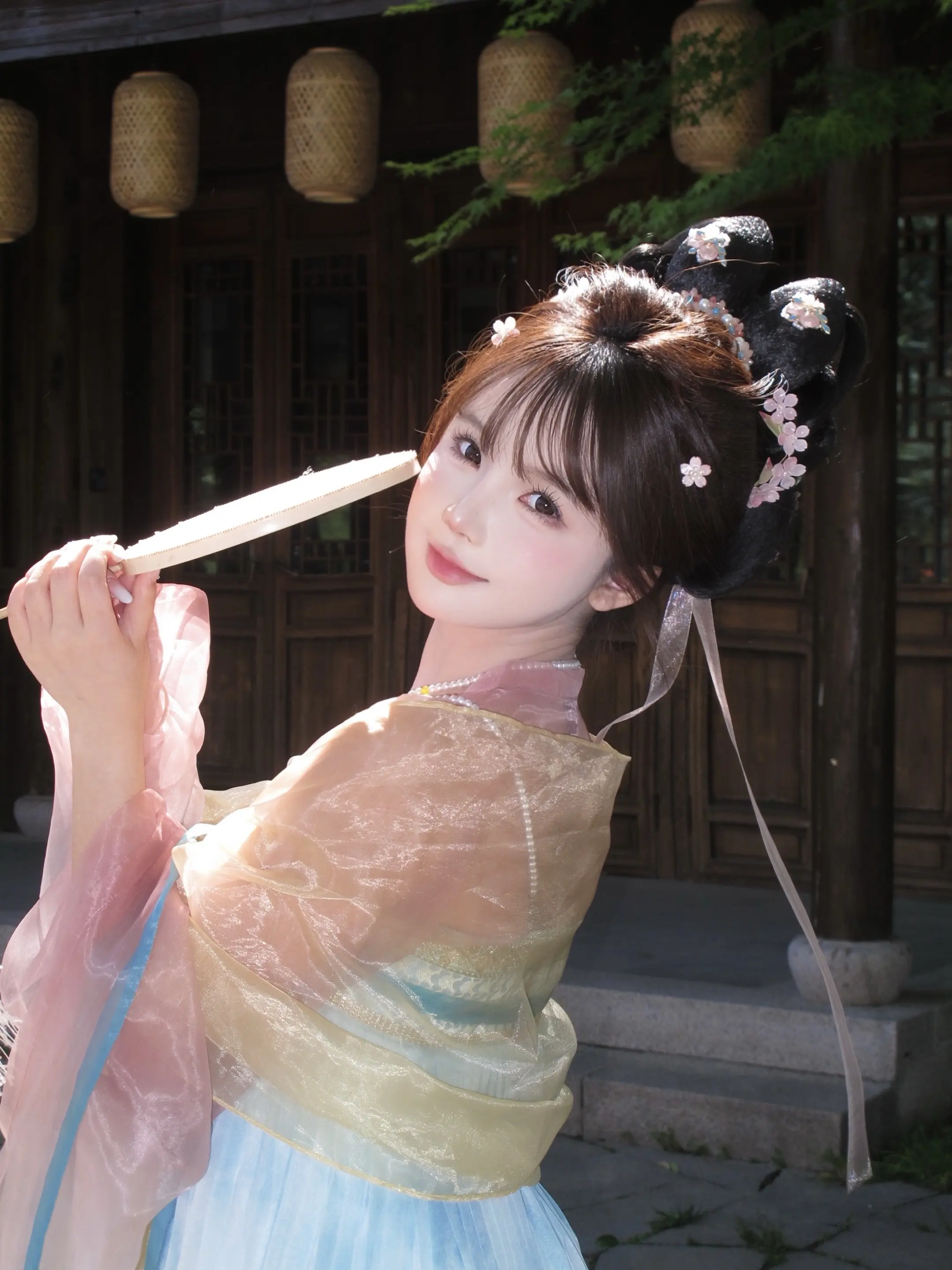 梦里不知身是客，一晌贪欢。˙ᗜ˙。