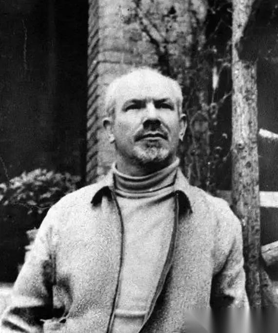 一直以来，对于白求恩，我们宣传的都是他如何高尚、如何伟大，但却很少有人知道，他为