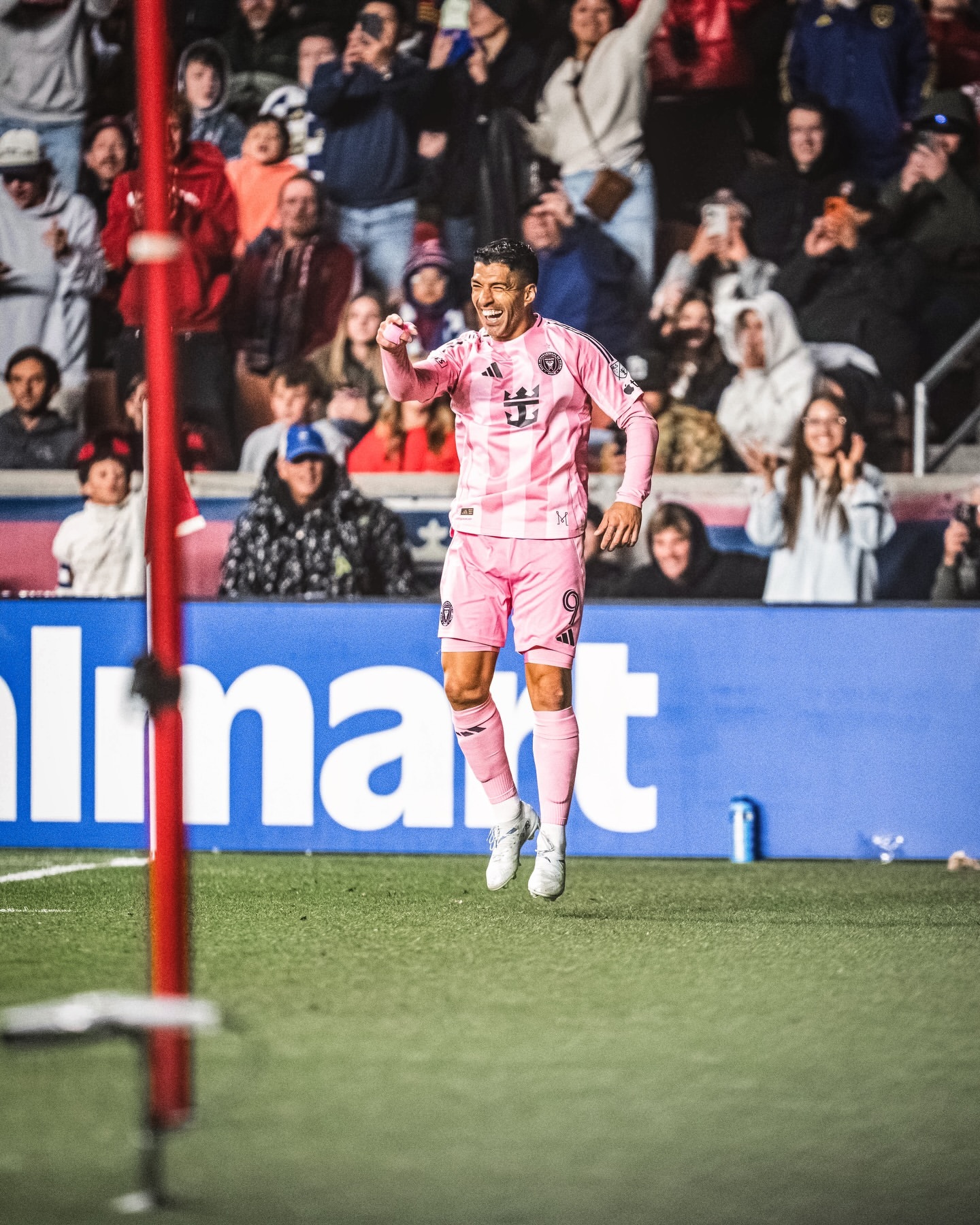 苏牙更新ins｜一场至关重要的胜利。很高兴能为球队出一份力。让我们再接再厉！👊