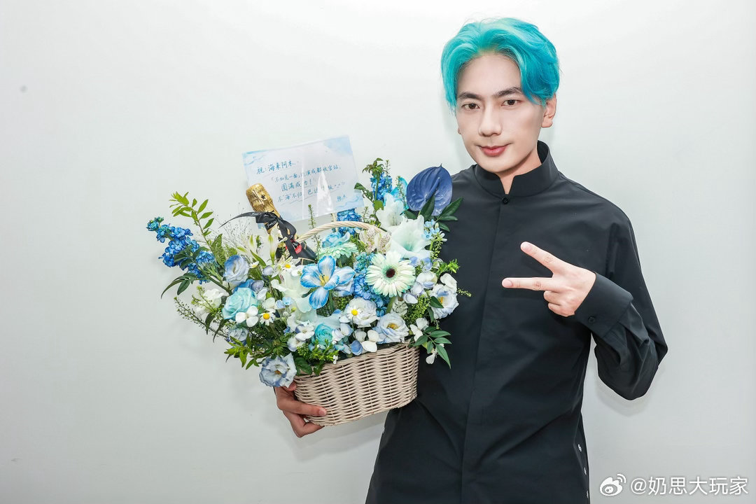 海来阿木人脉海来阿木圈内人脉 固定编曲、乐手团队多年跟随巡演合作，幕后制作圈层人