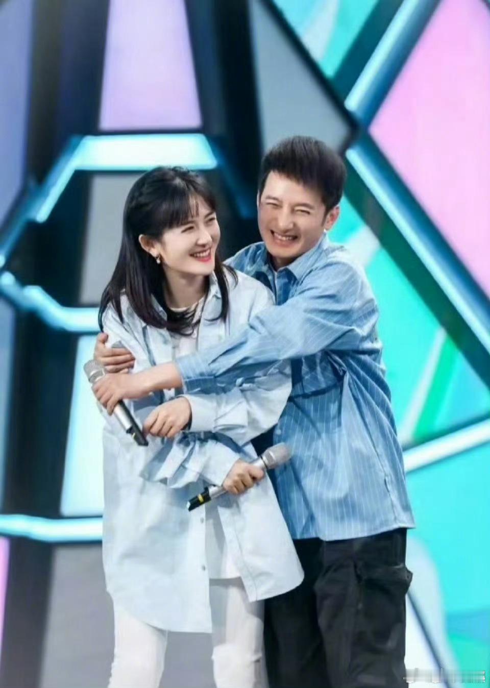 谢娜晒照为维嘉庆生谢娜为维嘉庆生谢娜为维嘉庆生，真好，[爱慕][爱慕] ​​​