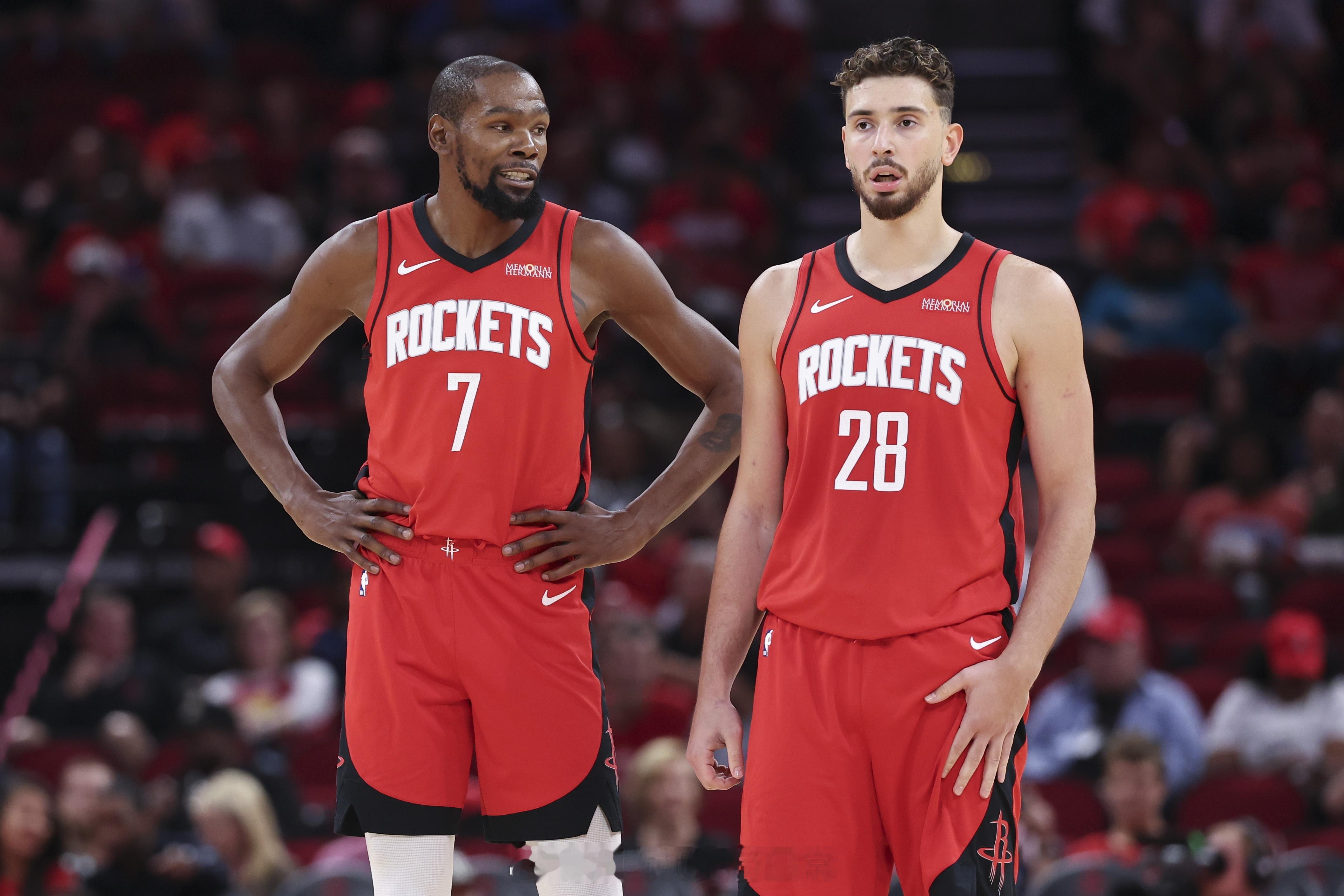 杜兰特谈申京：“这为我们打开了比赛的局面，我觉得我们打了一场势均力敌的比赛。此前