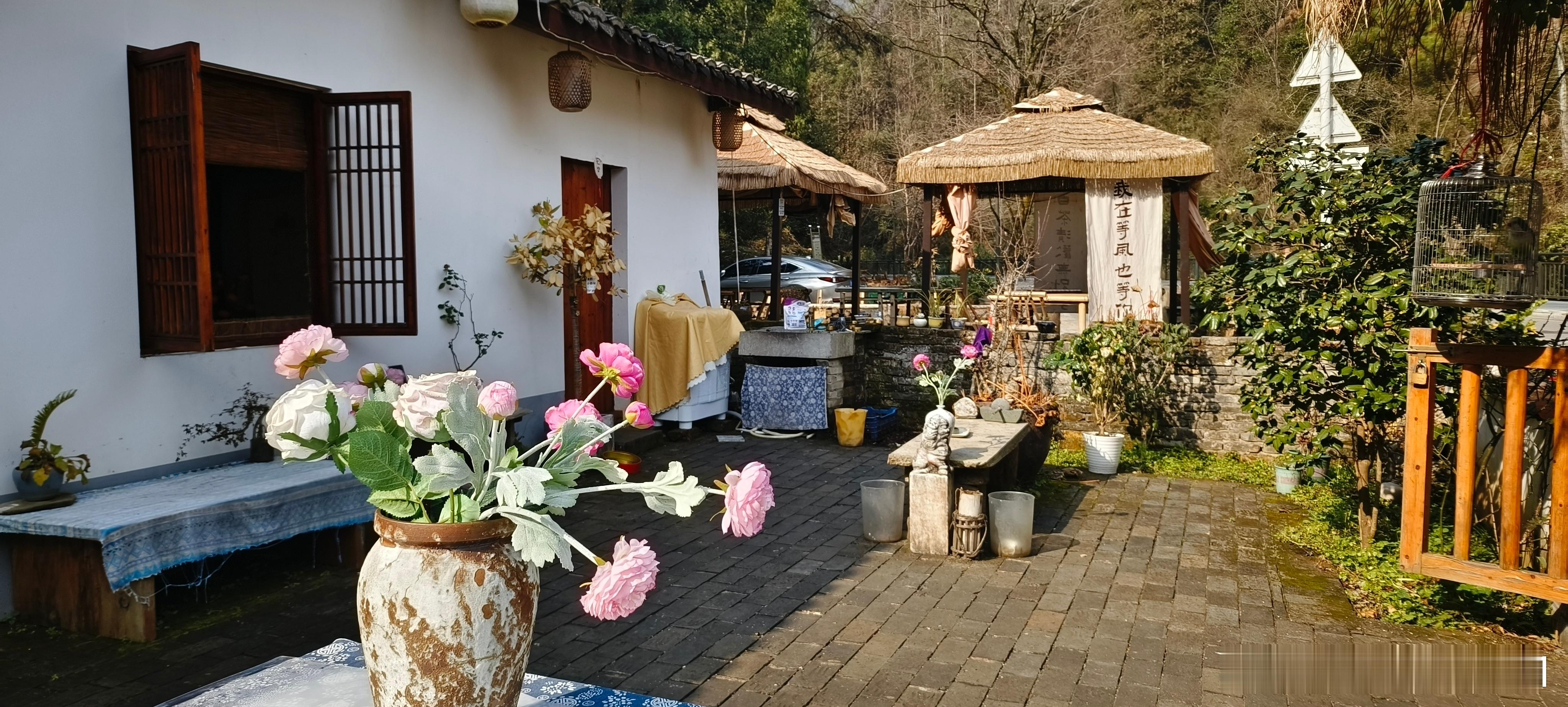 江西景德镇  三宝国际瓷谷景区​路边茶餐馆 ​​​