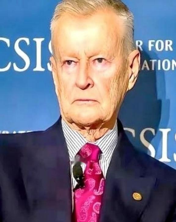 美国一个顶尖的战略大师，晚年翻来覆去就一句话：我们犯了个天大的战略错误，就是在2