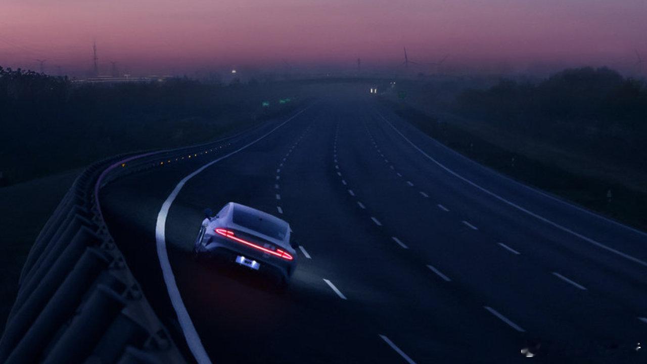 小米汽车回应新一代SU7强在哪里1月20日，小米汽车在答网友问中回应新一代SU7