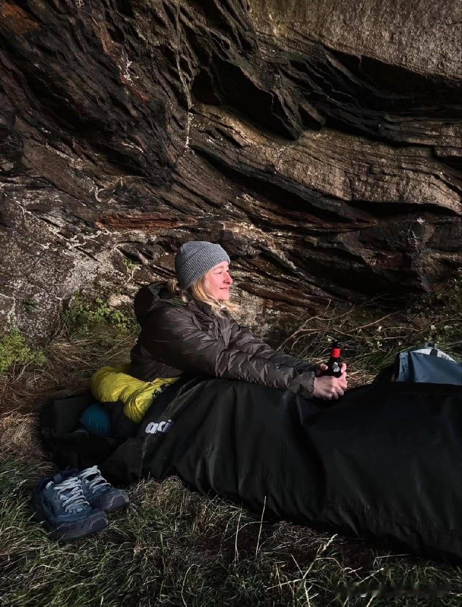 审美积累｜大自然是最好的情绪按摩师
从高楼林立到青山连绵
从嘈杂人声驶入鸟鸣风吟