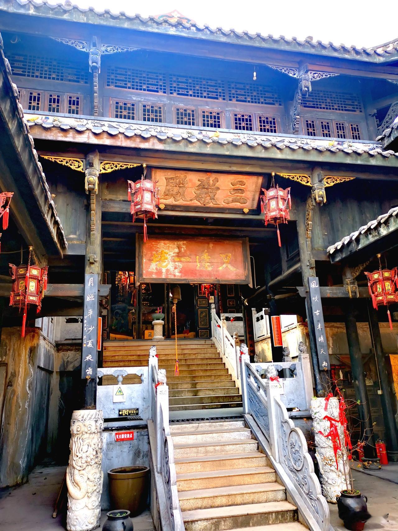 西昌大石板古村的灵鹰寺，一座具有500多年历史的佛教古寺。