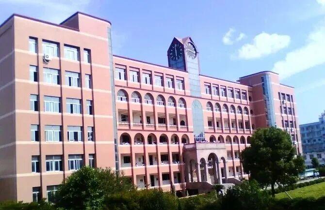 乐清知名高中要搬了！老校区…

近日，乐清一网友在民呼我为上咨询农村学校合并与虹
