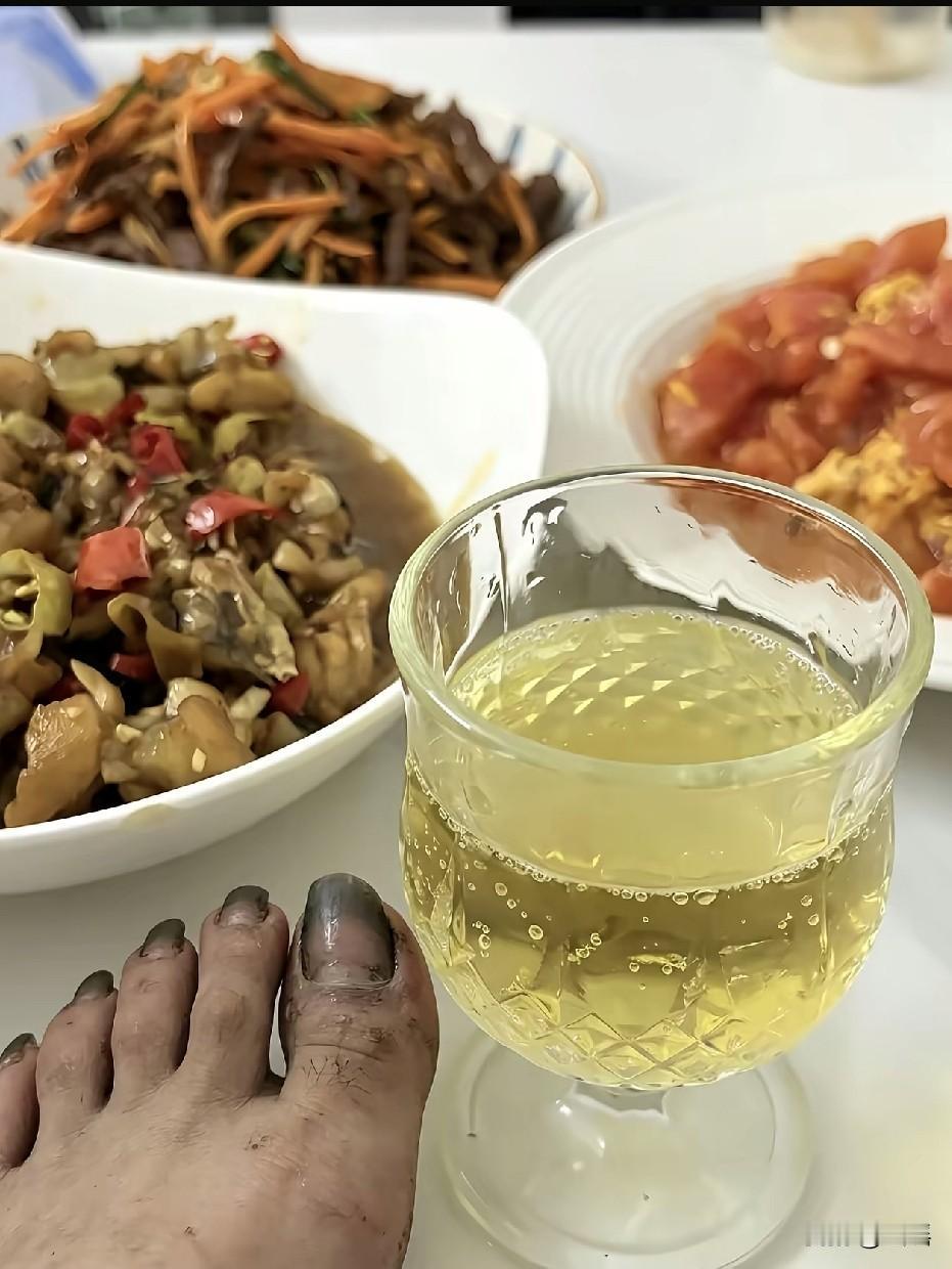 我们都是用手夹菜的[听歌]