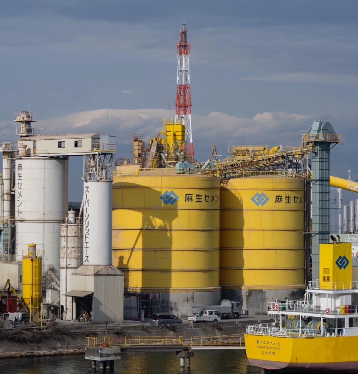 日本一旦倒下。
 
世界只会开席，不会掉一滴眼泪。
 
所谓“担忧日本经济”“关