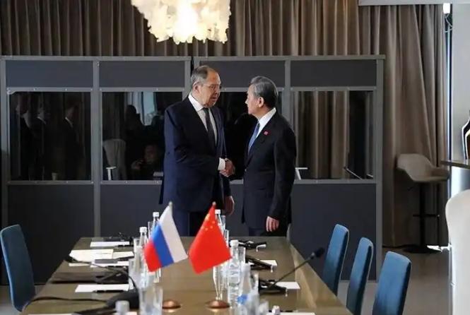 终于明白，中国为啥不趁着俄乌打仗，欧美腾不出手时直接收复台湾了！俄罗斯打赢战争很