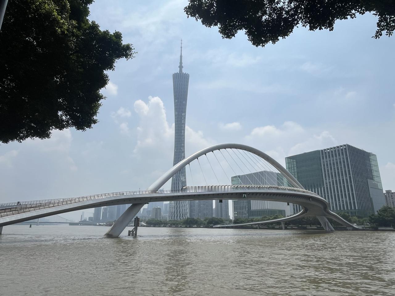 在阳光灿烂的日子里，广州市二沙岛东的景观不是那么迷人[捂脸]
2026年8月，我