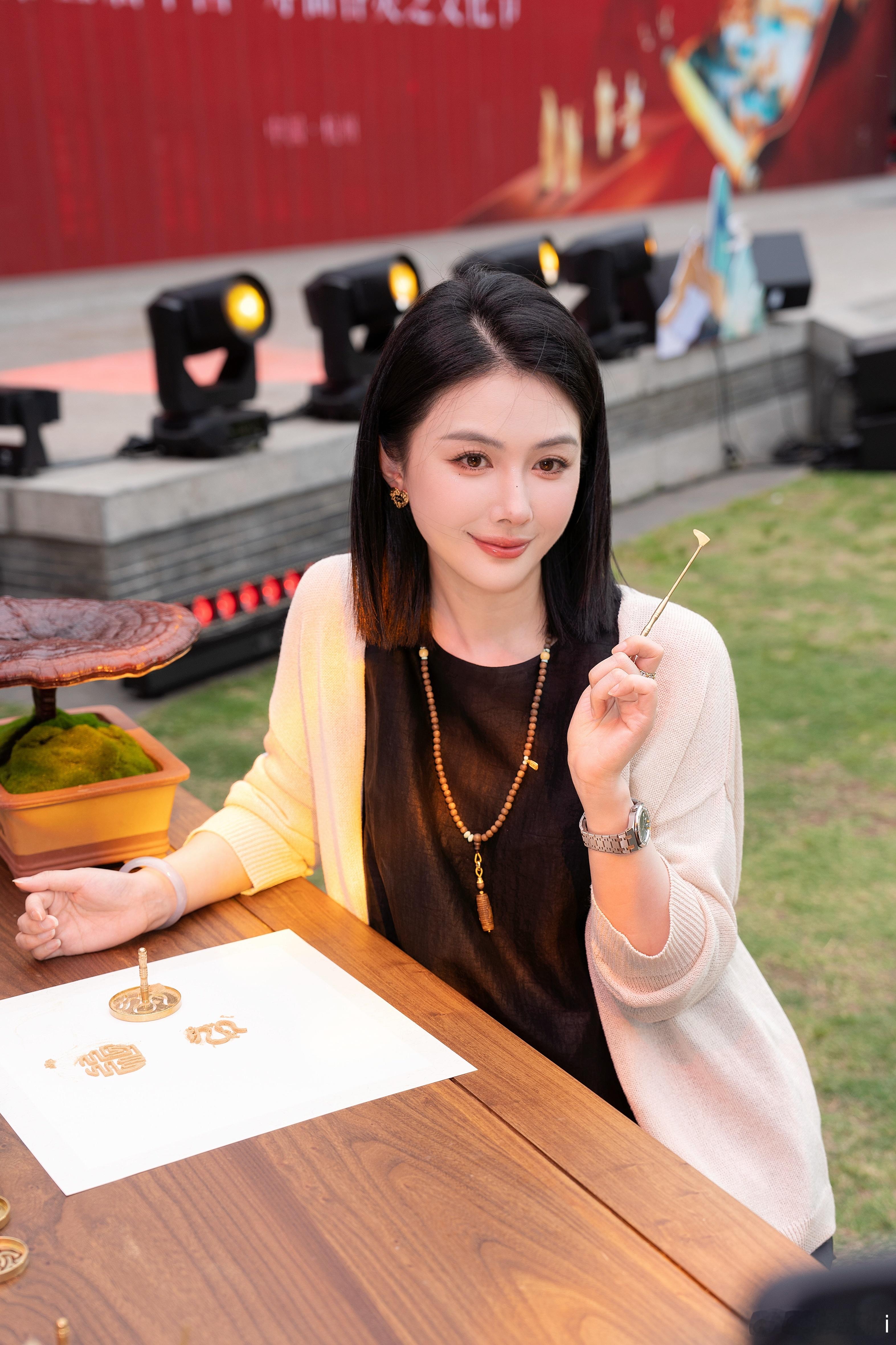 雅芝姐状态太好了！✨谢邀第五届中国·寿仙谷灵芝文化节～ ​​​