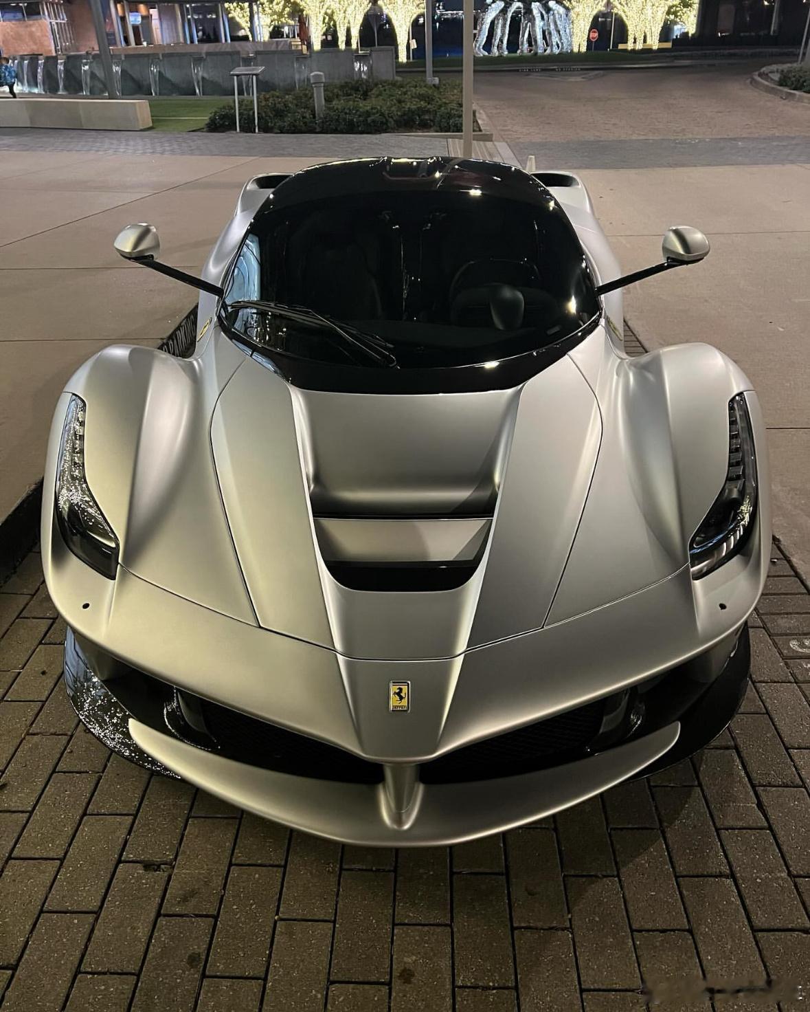 拉法依旧是我心中至今为止最帅的法拉利，这个颜色更是质感拉满了