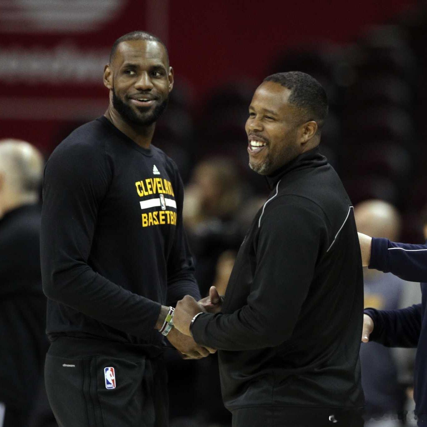 简介：达蒙-琼斯和詹姆斯曾是骑士时期的队友，也是生活中的朋友，琼斯还曾担任过詹姆