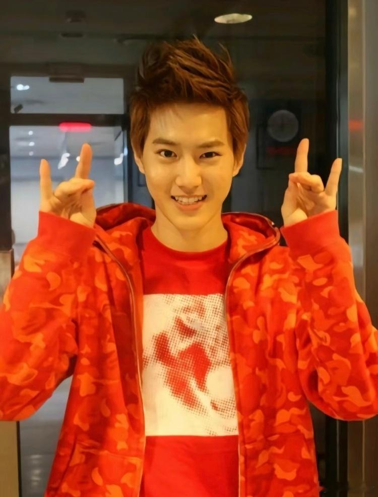 EXO[超话][警探奶牛猫]exo好想回到初次见面的那年 ​​​