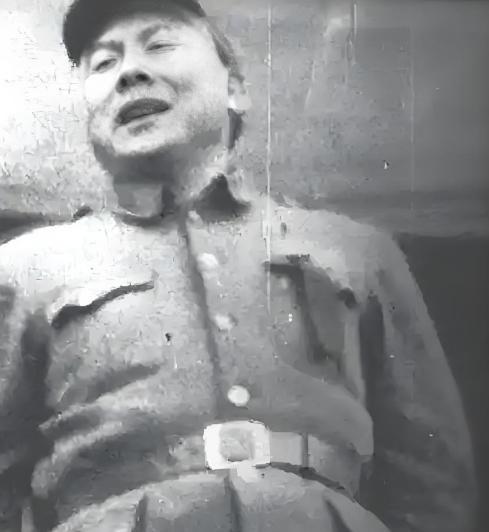 1949年秋天，广州城刚刚解放，到处是战争留下的痕迹，百废待兴。



广州解放