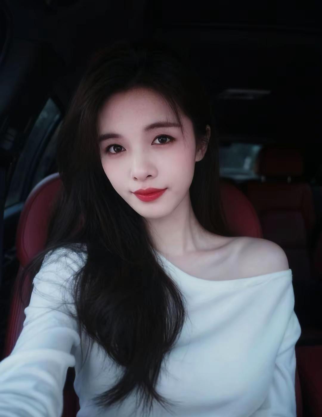 自由随性才是我  五一出游这么穿🤣没空讨好任何人 在热爱里 很慢 很踏实～