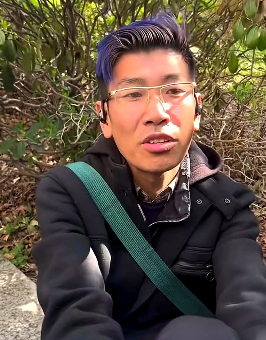 上周行情一抬头，“张半仙”立刻宣布满仓，说今年账户已经是正的。
可在下跌时，他又