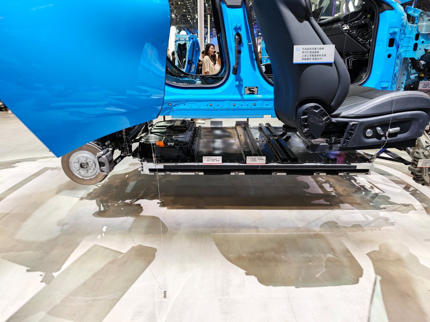 小米这个su7拆解对我来说，最大的看点是直观得看到ctb底板到底有多么薄ctb优