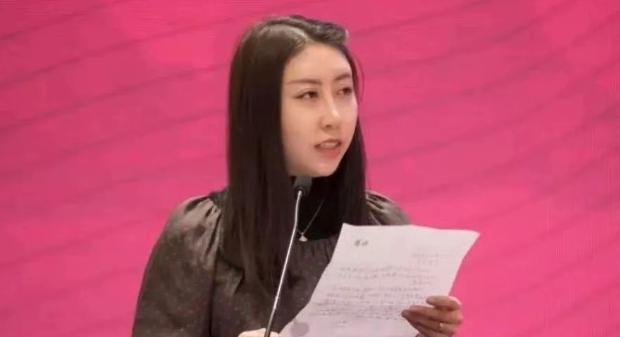 西北大学一纸通报砸下来，贾浅浅这出持续了好几年的 "文二代" 大戏，终于在 20