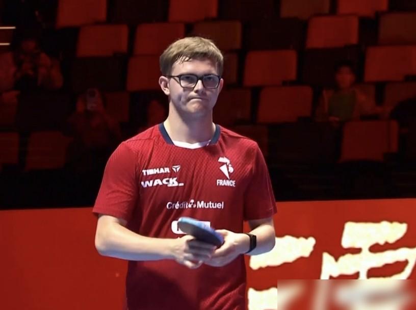 2026澳门世界杯那场法国内战，出了个新鲜事。
大布局间休息居然跑去上厕所。国