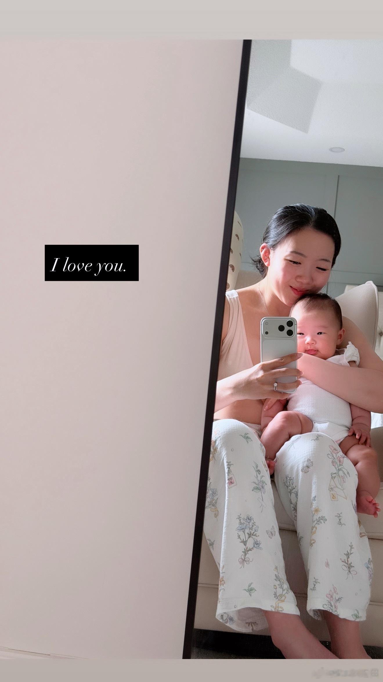 心情随笔rainie的碎碎念 现在是夜里1:58分，我陪我小小的女儿—87天的A