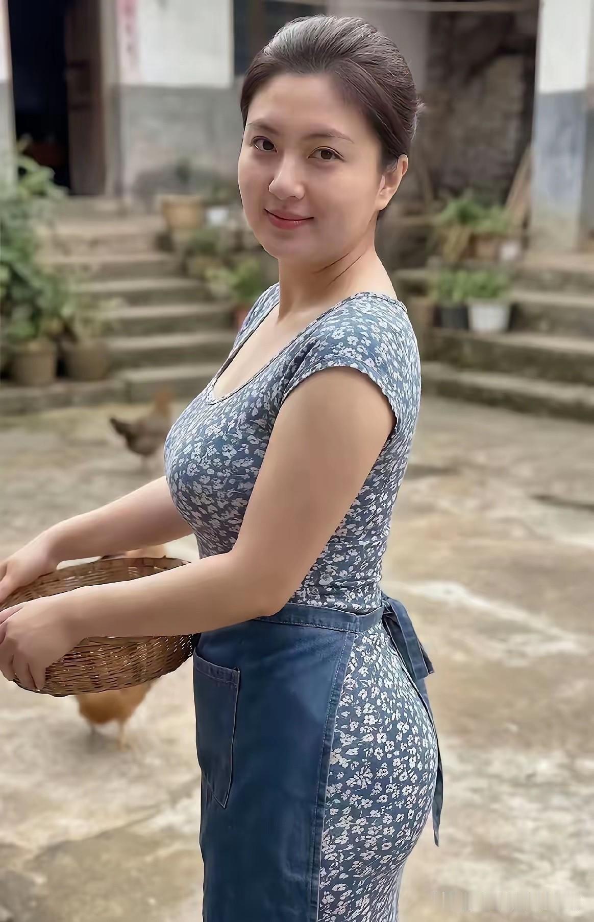 有钱之人千人恨
无钱之人恨千人

好多人都在说不要乱发朋友圈
被别人看到了人家会