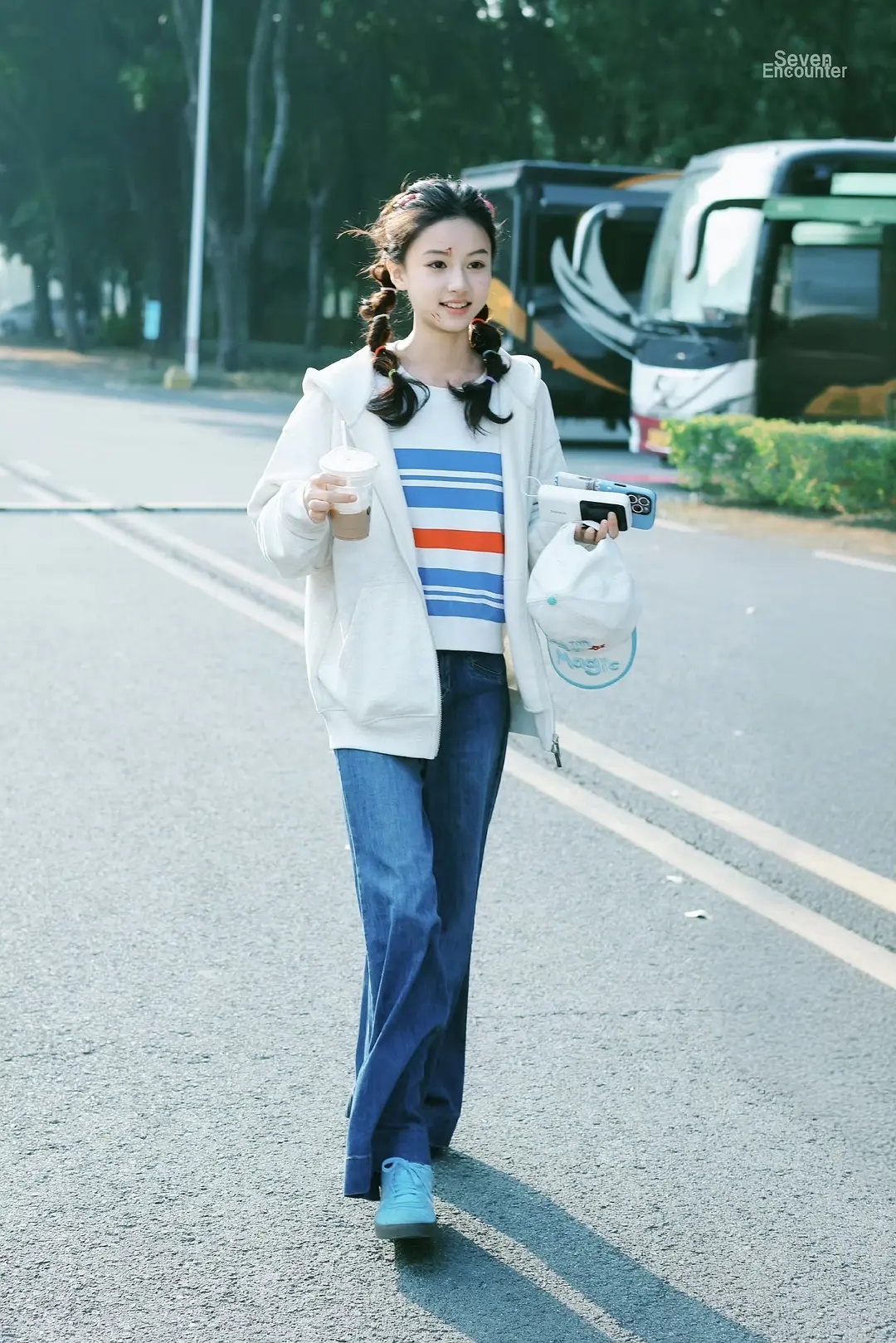 七七这资源也太猛了，三个月无缝衔接进了两个剧组！ 