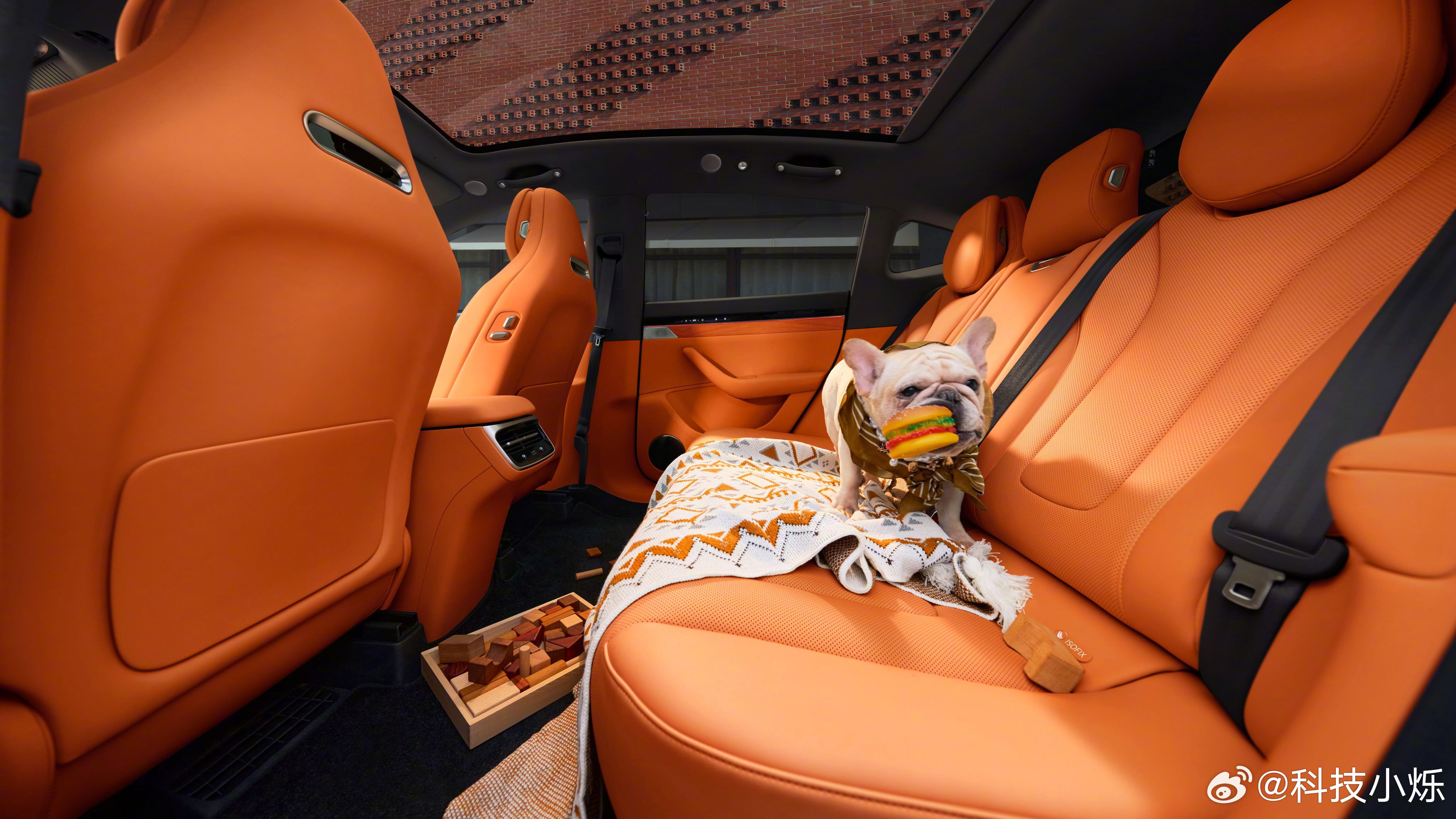 首台896线激光雷达智界R7交付有没有发现，智界双7这次焕新，节奏感特别强？3月