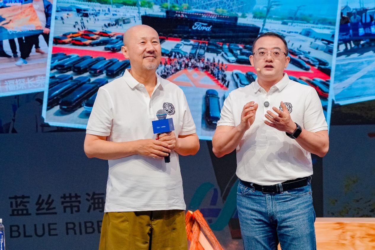 快来！跟随腾格尔大爷，加入“福探长行动”，关注新疆塔克拉玛干沙漠锁边生态工程。6