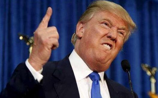 特朗普开炮了！真的是开炮！阿曼湾，一艘从中国返航伊朗的货轮，被美军驱逐舰一炮轰穿