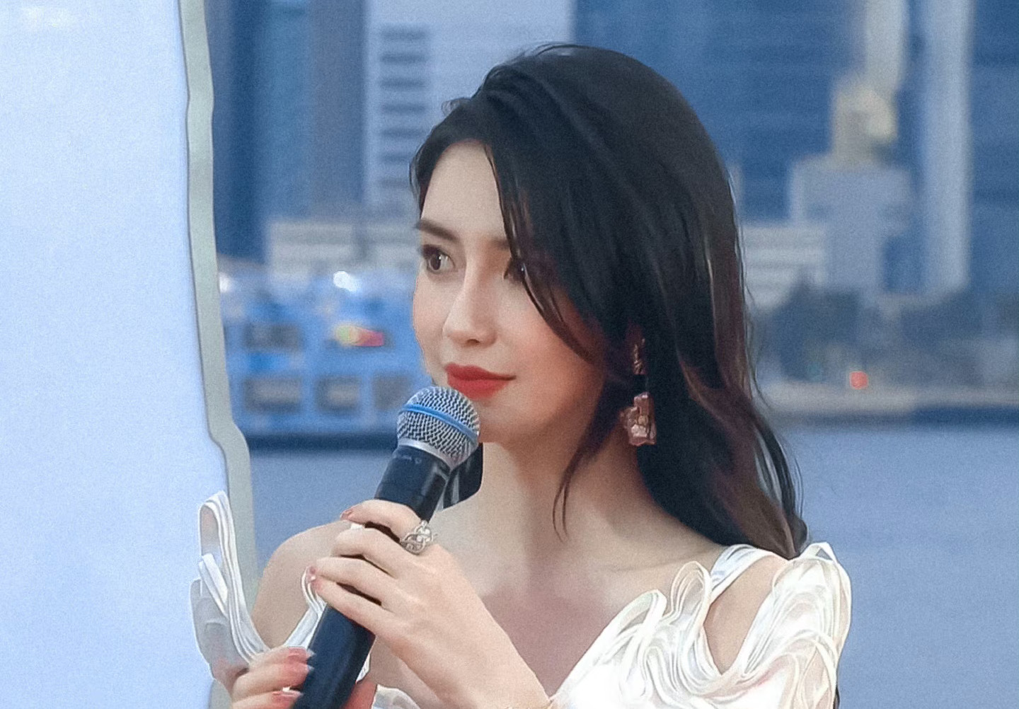 #Angelababy金像奖红毯#小姐姐的红毯总是那么的有看点，这一身高定好，符